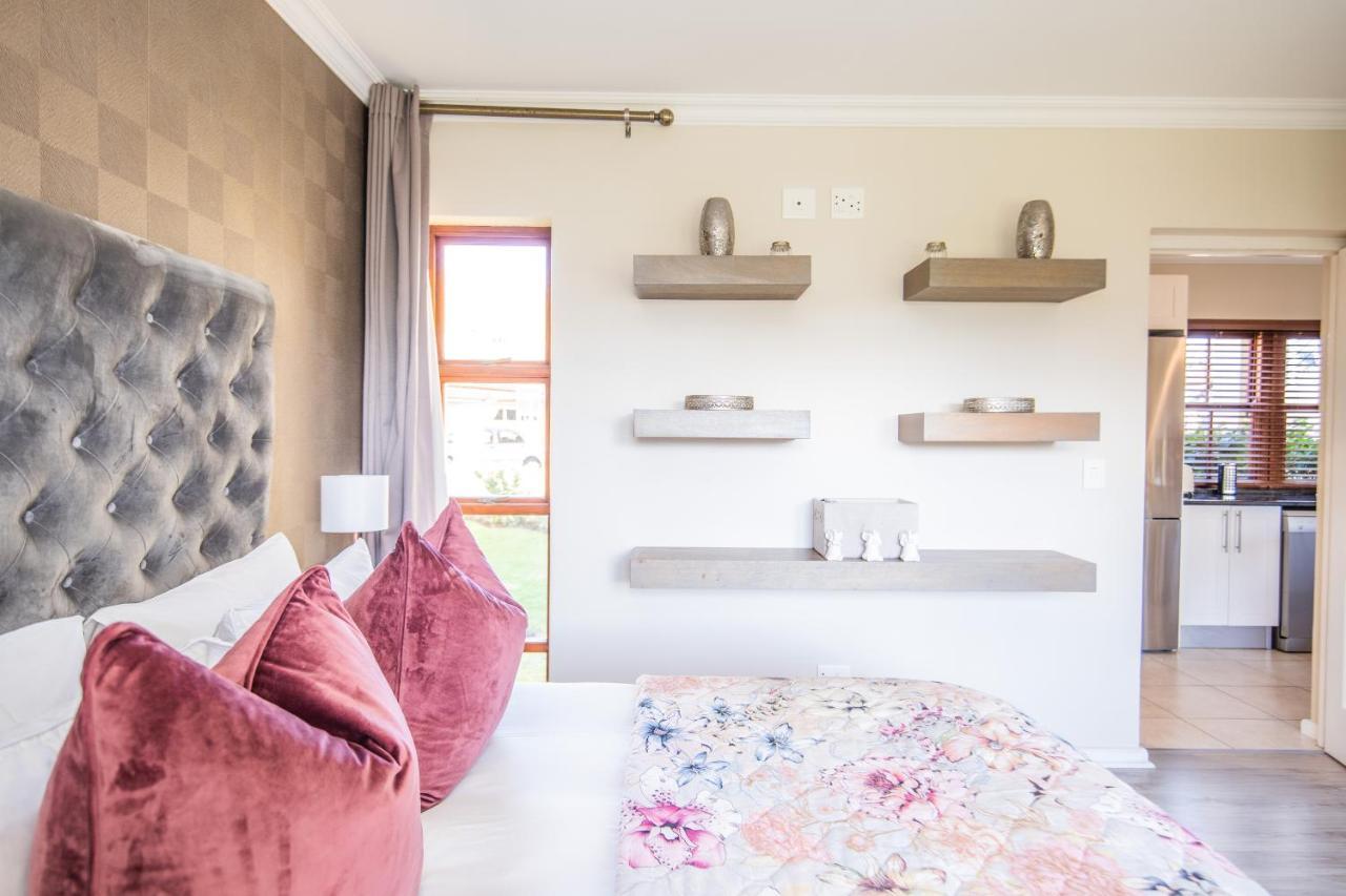 Апартаменты Six Whale Rock Gardens With Back Up Power For Load Shedding Плеттенберг-Бей Экстерьер фото